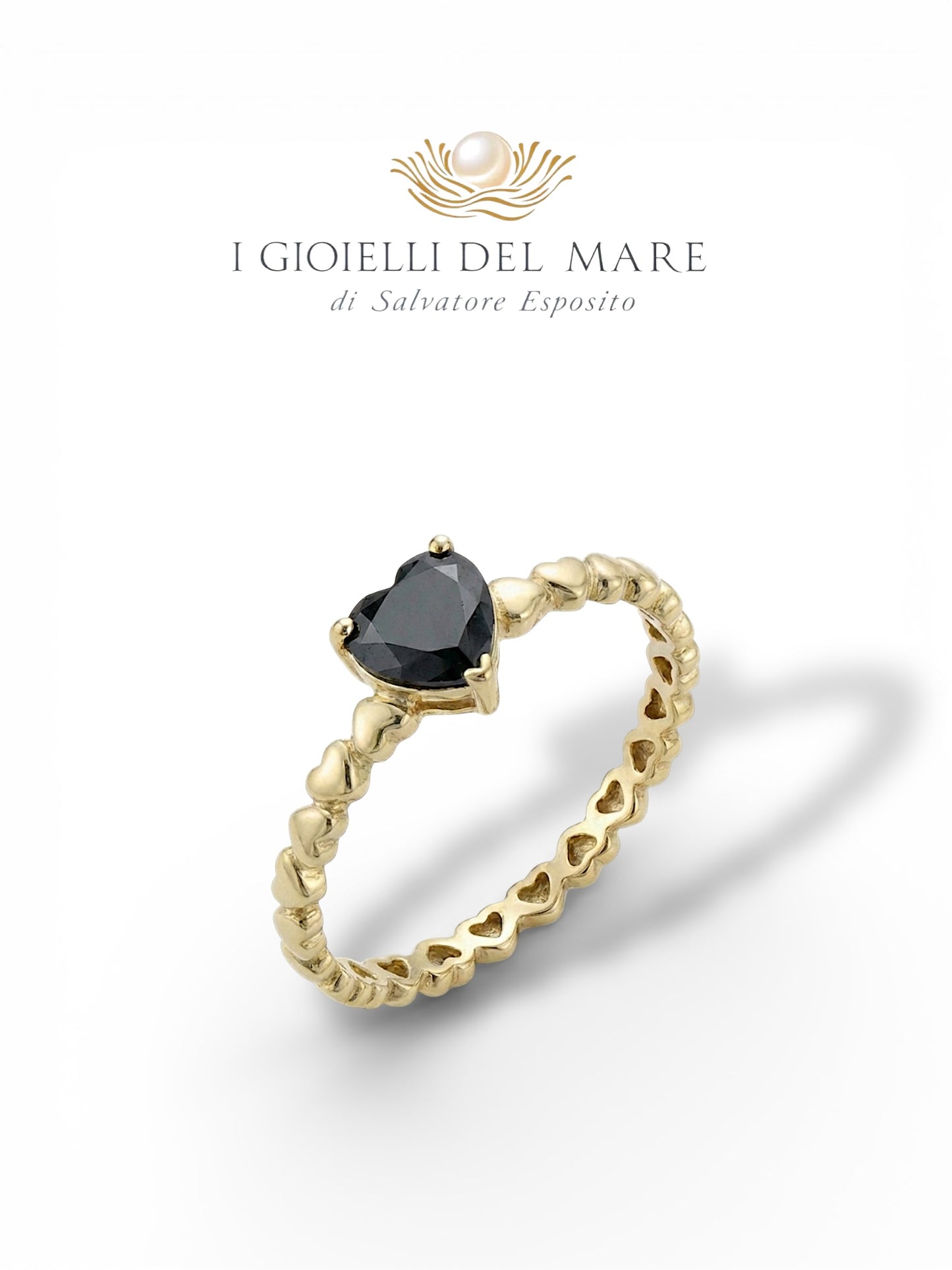 Anello in oro giallo gambo a cuoricino con diamante nero a cuore (Info su richiesta)