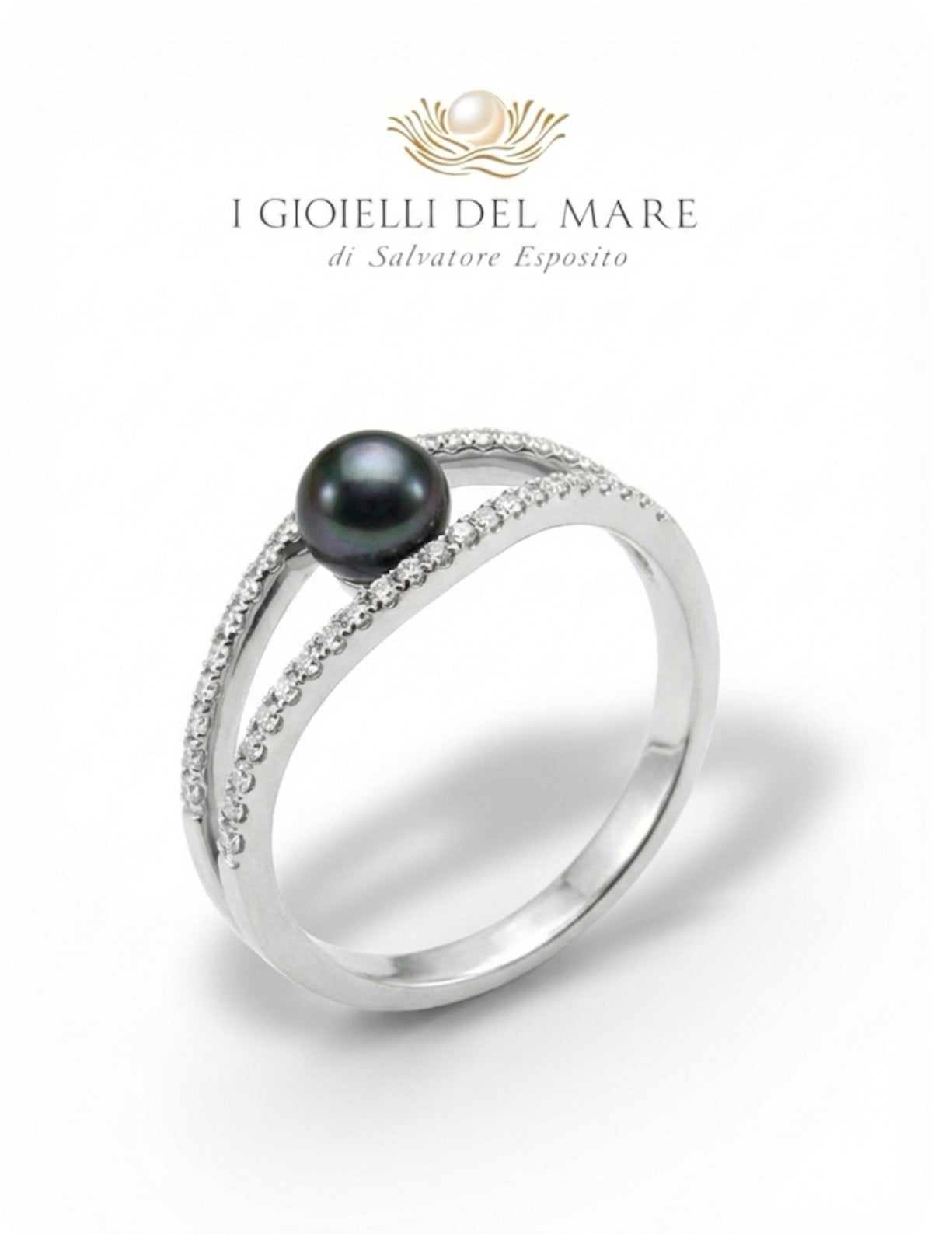 Anello in oro bianco con brillantini e perla nera (Info su richiesta)