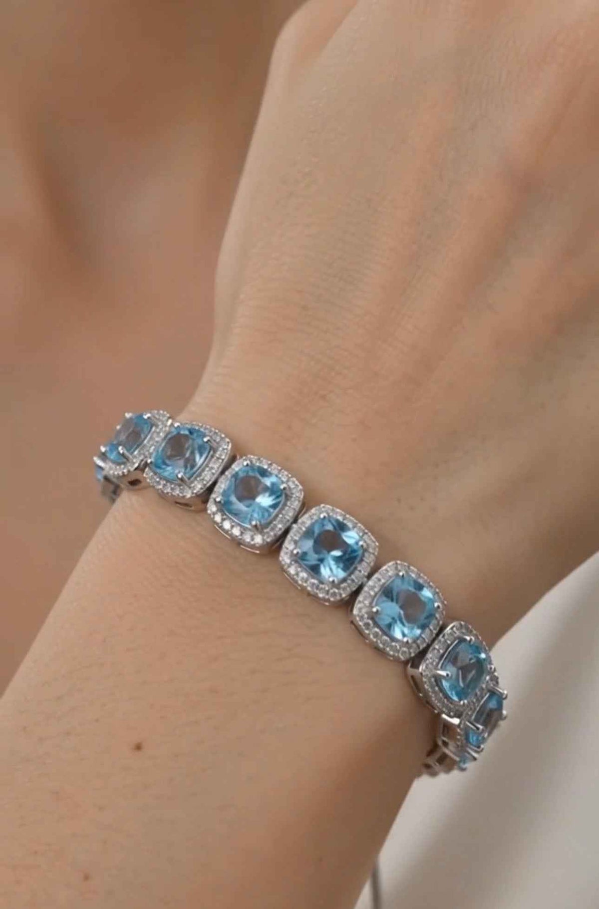 Bracciale Regolabile in Argento 925 con Topazi Azzurri Naturali e Zirconi