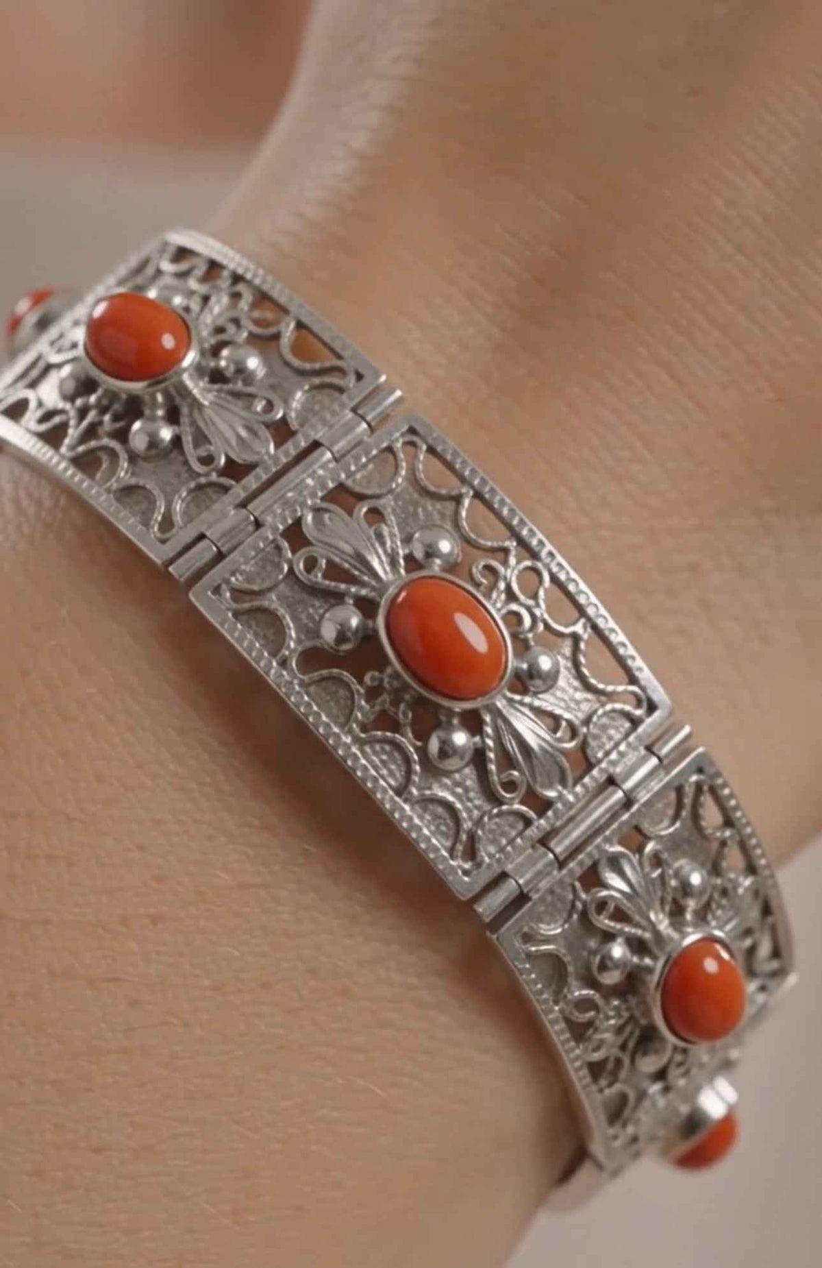 Bracciale in Argento e Corallo Rosso – Fatto a Mano