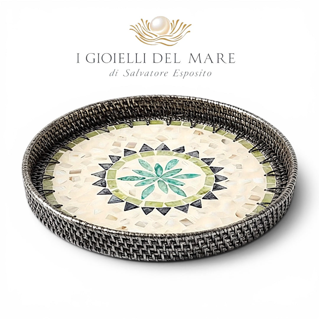 Vassoio tondo in rattan rivestito in argento con mosaico madreperla artigianale in argento - I Gioielli del Mare