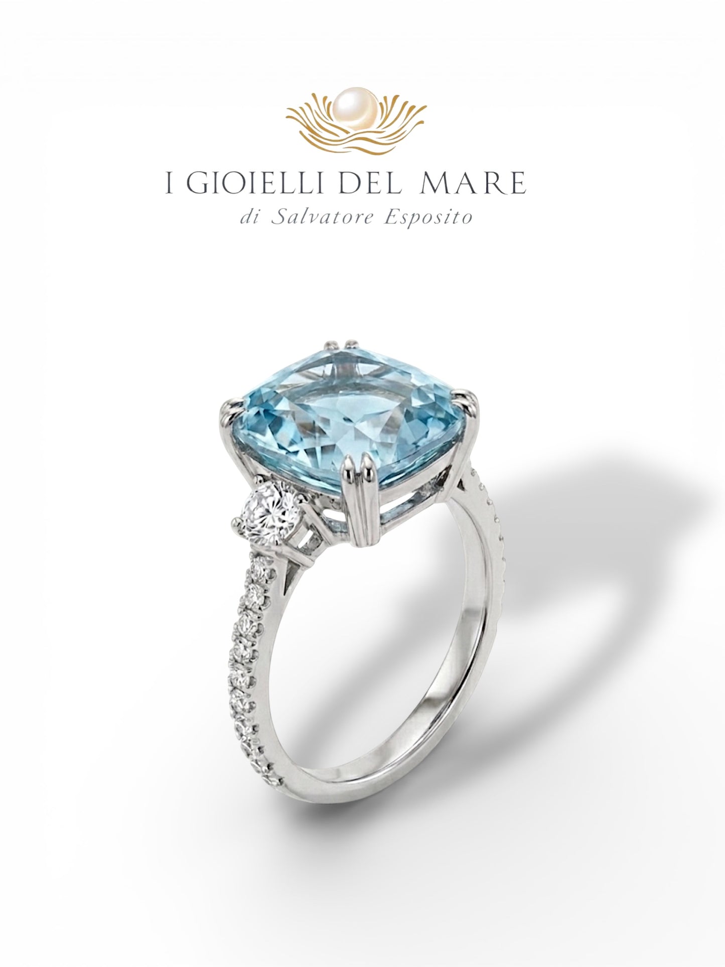 Anello in oro bianco con brillantini ed acquamarina (Info su richiesta)