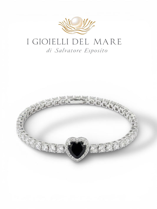 Bracciale tennis in oro bianco e brillanti con diamante nero a cuore (Info su richiesta)