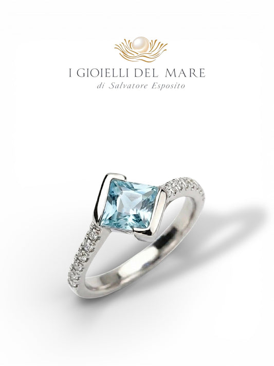 Anello in oro bianco con brillantini ed acquamarina (Info su richiesta)