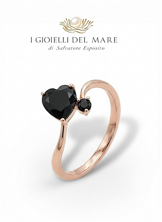 Anello in oro rosa con Diamante nero a cuore e diamante nero (Info su richiesta)