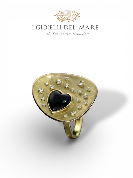 Anello in oro giallo con diamantini e cuore in onice (Info su richiesta )