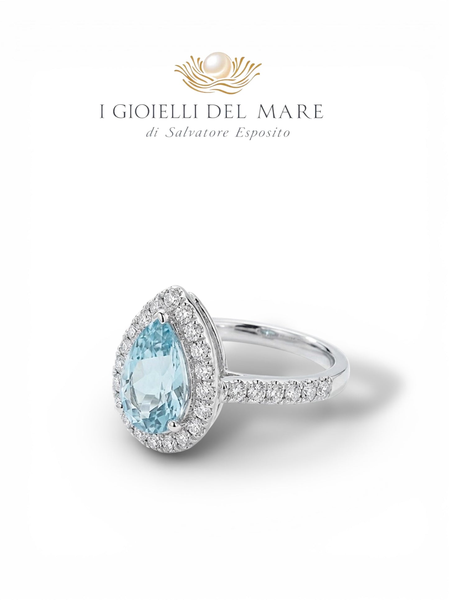 Anello in oro bianco con brillanti ed acquamarina a goccia