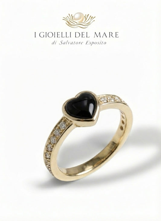 Anello in oro giallo e brillantini con cuore nero in onice( Info su richiesta)