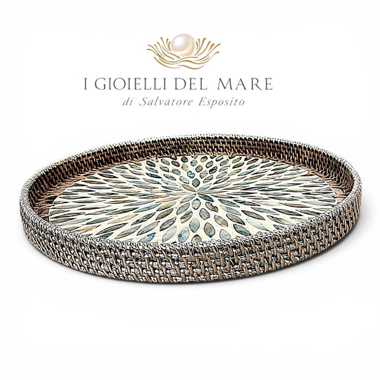 Vassoio tondo di rattan rivestito in argento con mosaico di madreperla artigianale in argento - I Gioielli del Mare
