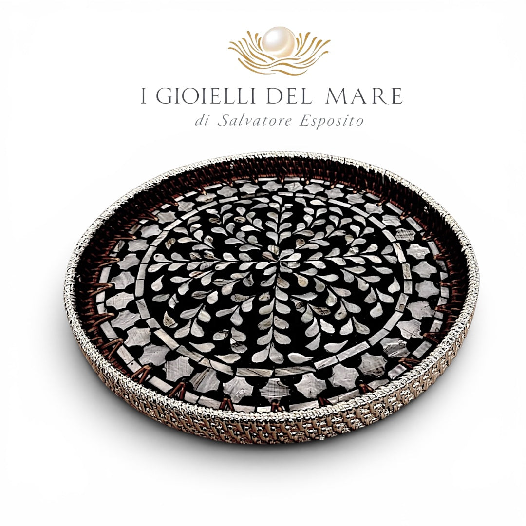 Vassoio tondo rattan rivestito in argento con mosaico madreperla artigianale in argento - I Gioielli del Mare