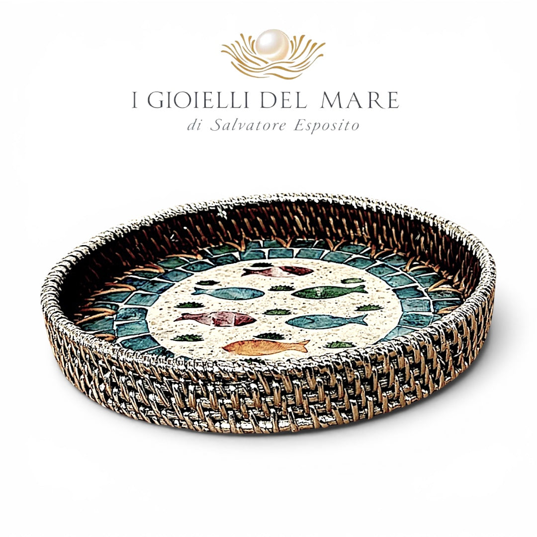Vassoio tondo di rattan rivestito in argento con mosaico in madreperla artigianale in argento - I Gioielli del Mare