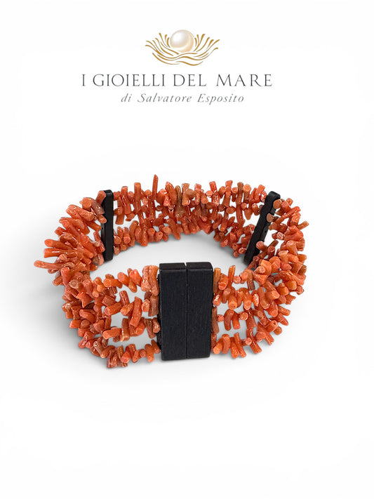 Bracciale in corallo naturale del Mediterraneo con chiusura magnetica in ebano - vista frontale
