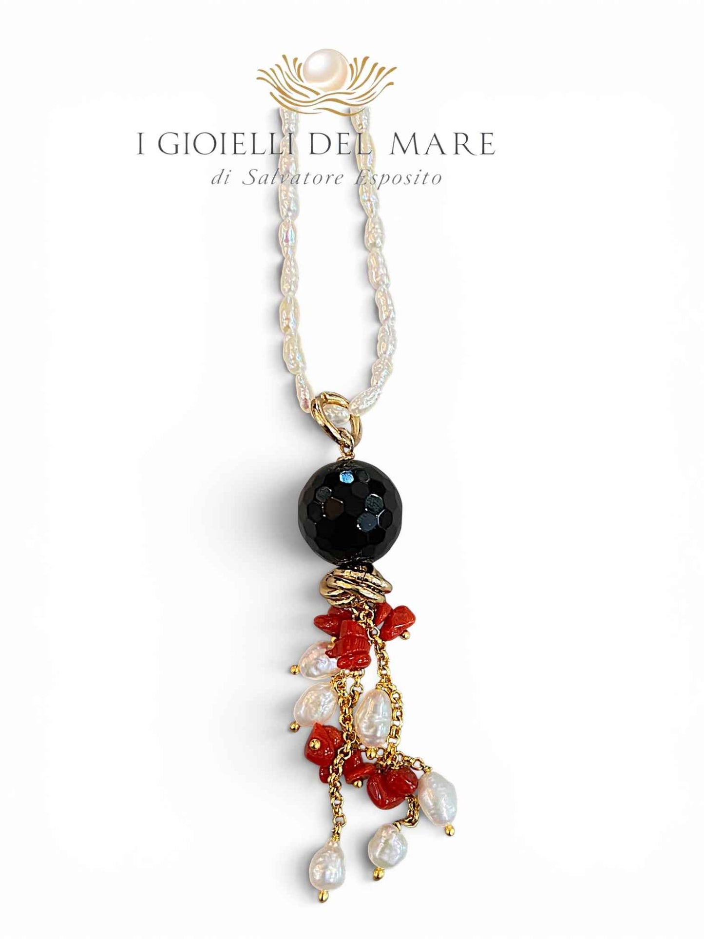 Ciondolo in onice con perle e corallo rosso montatura in ottone antiallergico