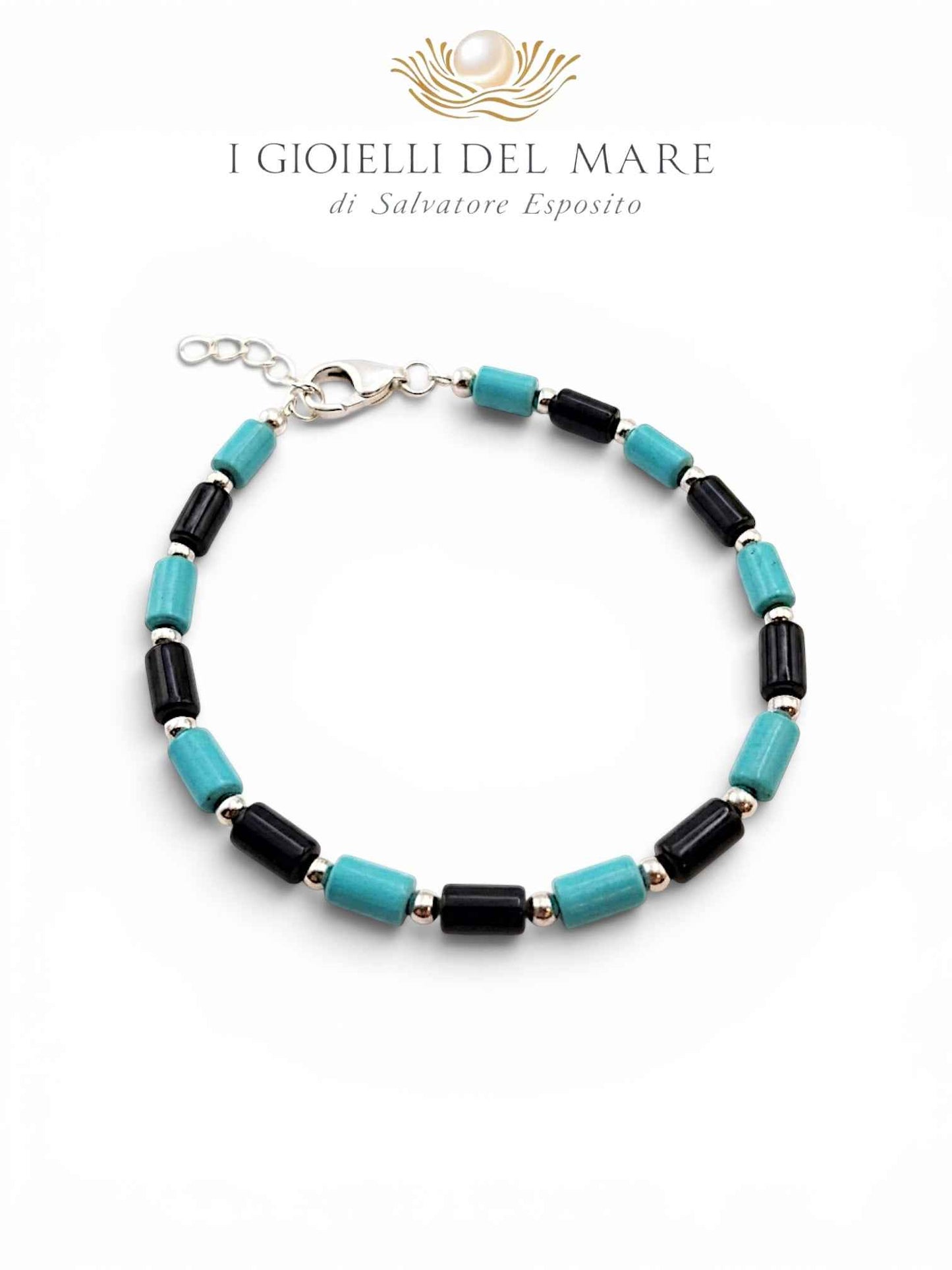 Bracciale uomo in pasta di turchese e onice montato in argento, su sfondo bianco