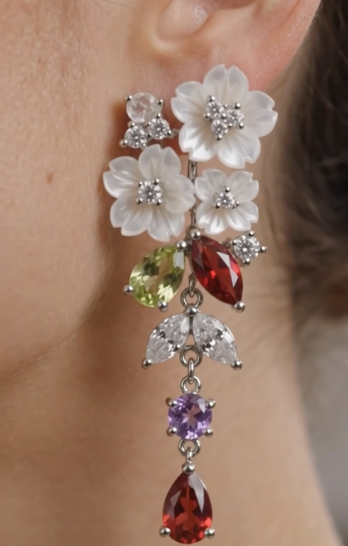 Orecchini Fiori in Madreperla e Pietre Semipreziose – Argento Rodiato Artigianale