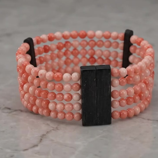 Video bracciale corallo rosa ed ebano, gioiello artigianale italiano I Gioielli del Mare
