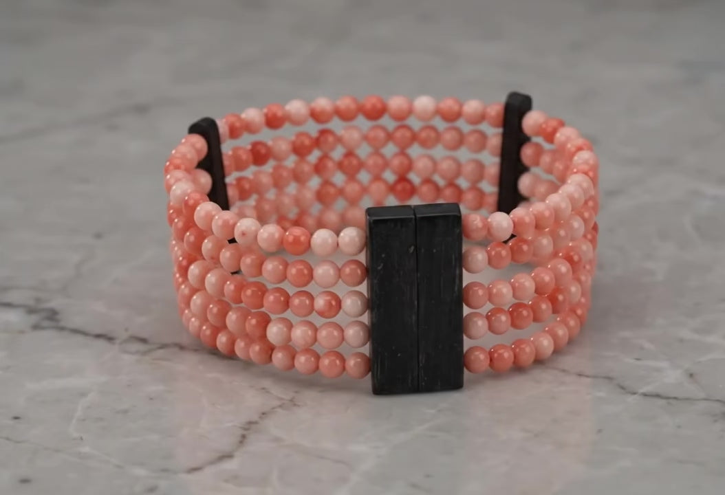Video bracciale corallo rosa ed ebano, gioiello artigianale italiano I Gioielli del Mare
