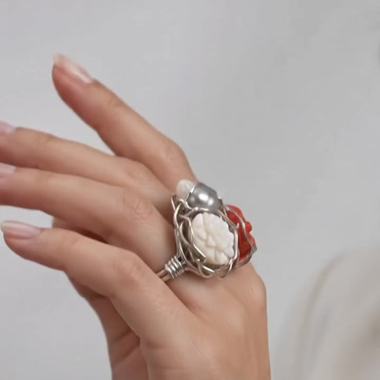 Video anello fiore in corallo rosso, rosa e perla grigia coltivata in argento - artigianato Made in Italy