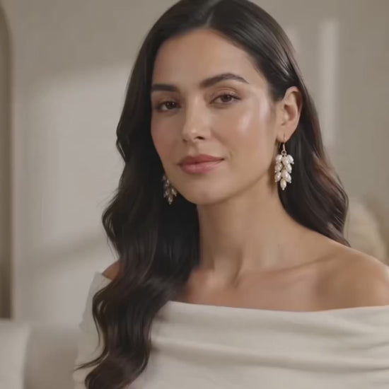 Orecchini perle indosatti dalla modella