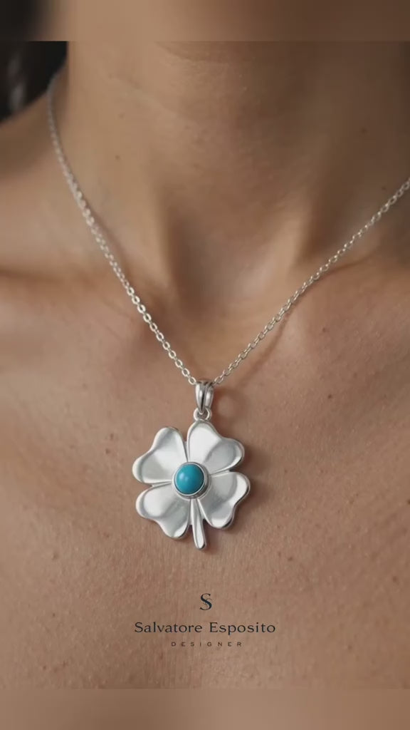 Video Ciondolo artigianale a forma di quadrifoglio in argento 925 con pietra dura – Made in Italy


