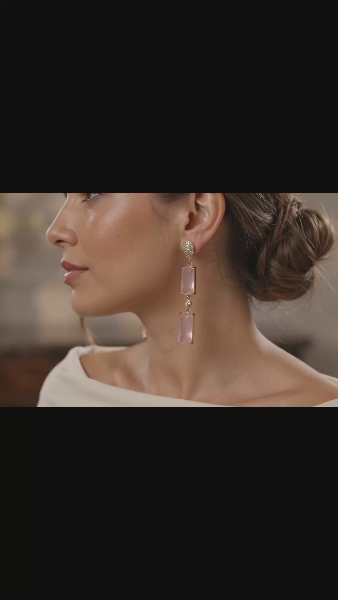 Orecchini Rose di Francia in argento dorato indossati – gioielli artigianali italiani