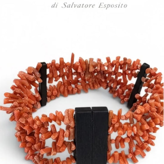 Video bracciale in corallo naturale del Mediterraneo con ebano - artigianato italiano
